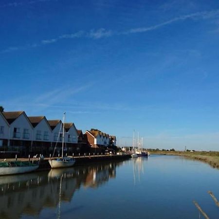 Stunning 1 Bedroom Apartment Over Looking River Rye Eksteriør bilde