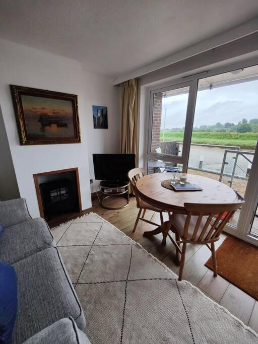 Stunning 1 Bedroom Apartment Over Looking River Rye Eksteriør bilde