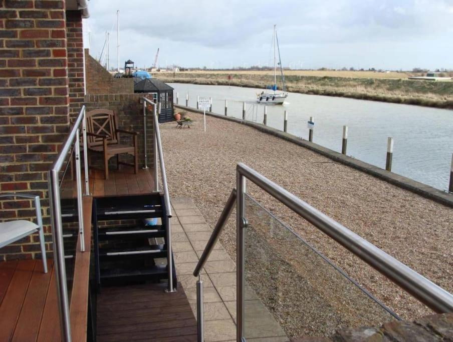 Stunning 1 Bedroom Apartment Over Looking River Rye Eksteriør bilde