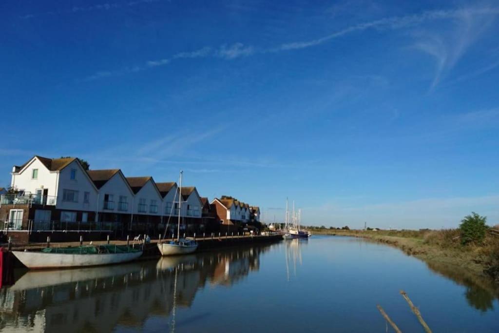 Stunning 1 Bedroom Apartment Over Looking River Rye Eksteriør bilde